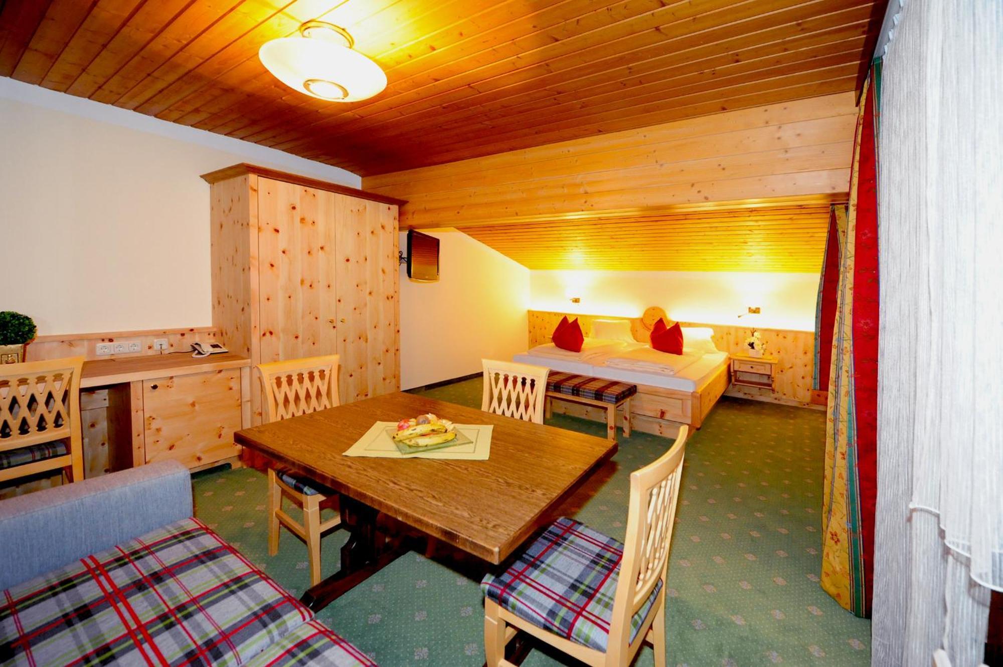 Ski In Ski Out Hotel Unterellmau Saalbach-Hinterglemm Habitación foto